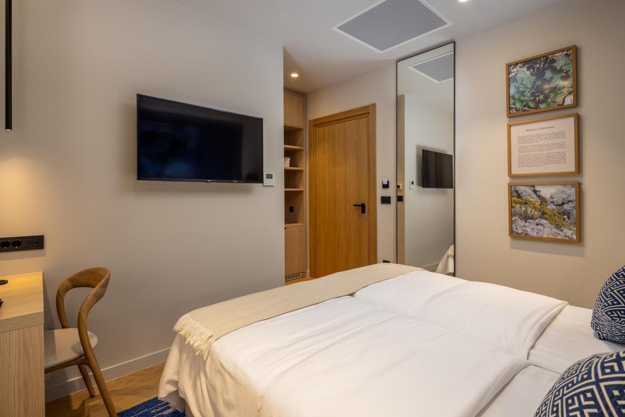 Emotheo Heritage Hotel อิโมตสกี ภายนอก รูปภาพ